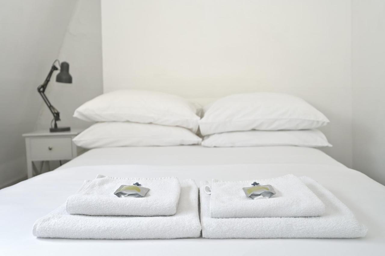 Soho, Piccadilly & Chinatown - Two Bedroom & Two Double Beds Apartment London Exteriör bild