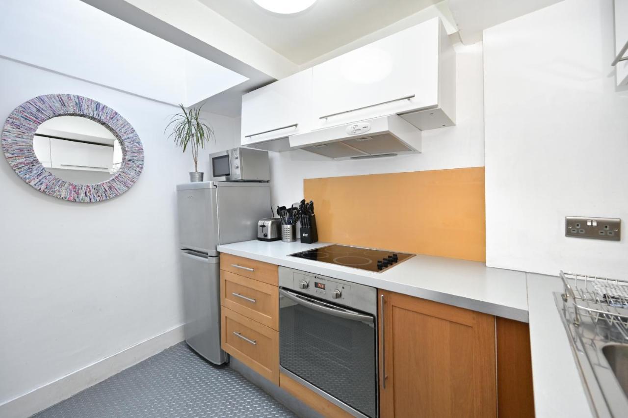 Soho, Piccadilly & Chinatown - Two Bedroom & Two Double Beds Apartment London Exteriör bild