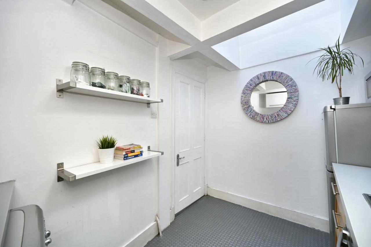 Soho, Piccadilly & Chinatown - Two Bedroom & Two Double Beds Apartment London Exteriör bild