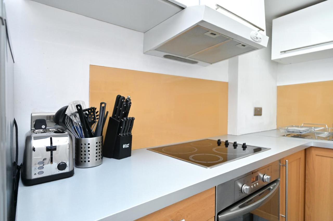 Soho, Piccadilly & Chinatown - Two Bedroom & Two Double Beds Apartment London Exteriör bild
